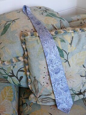 Geoffrey Beene 100% Silk Blue Paisley Tie - Worn Once for Wedding